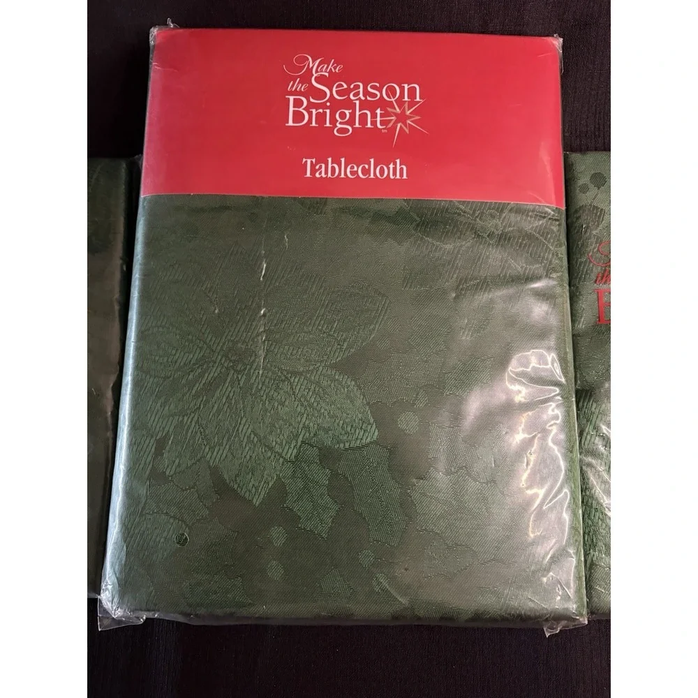 Make The Season Bright Green Christmas Tablecloth 60x102 Oblong & Napkins Set